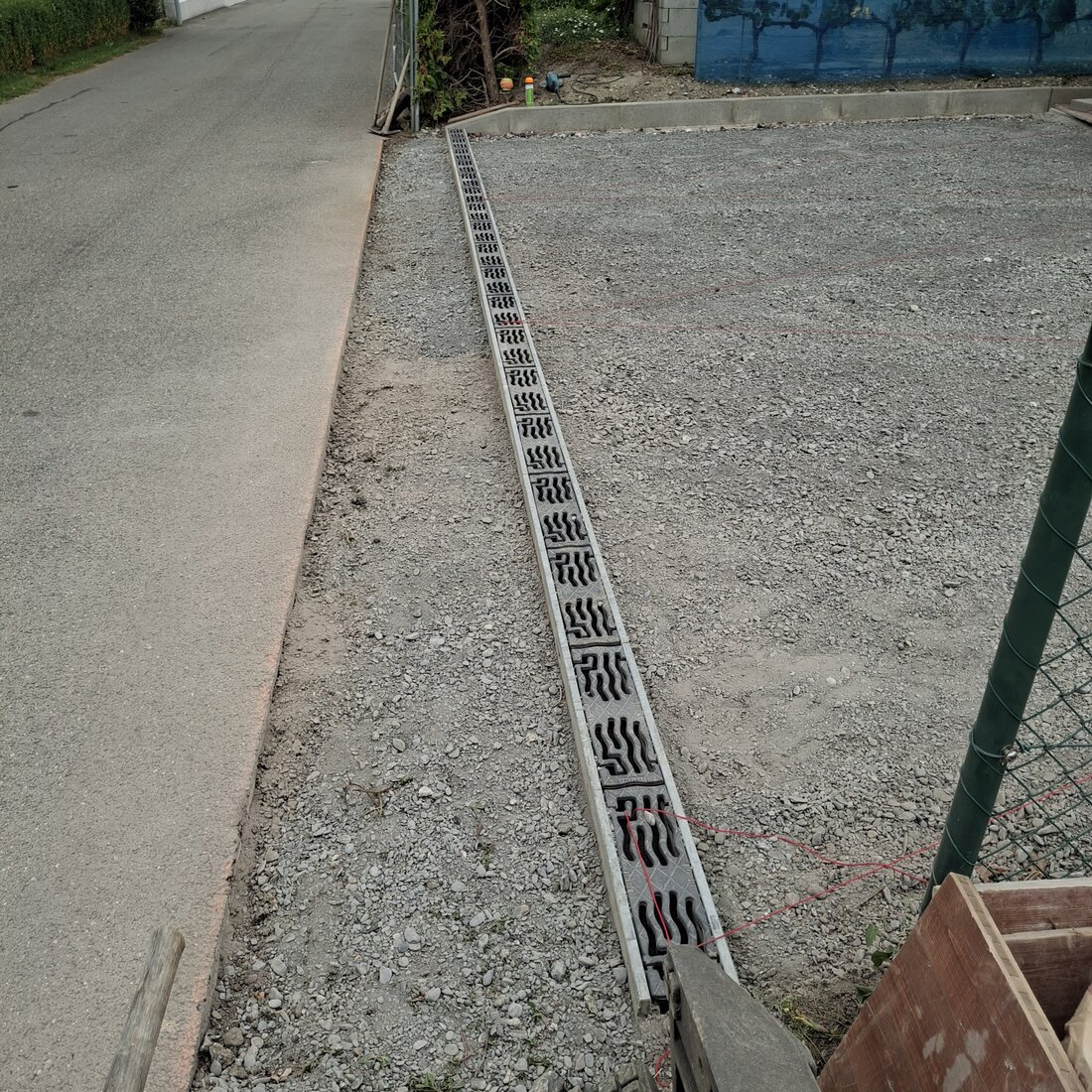 Pose de caniveaux de drainage